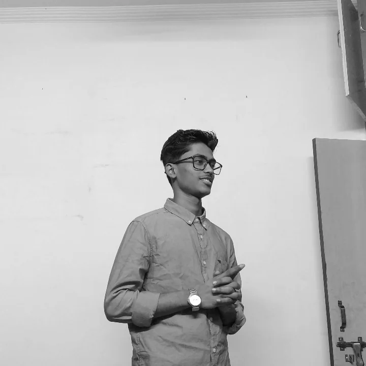 Lucky Rajouriya presenting